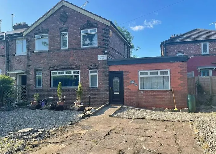 Cheerful 3 Bed Entire House, Newly Refurbished