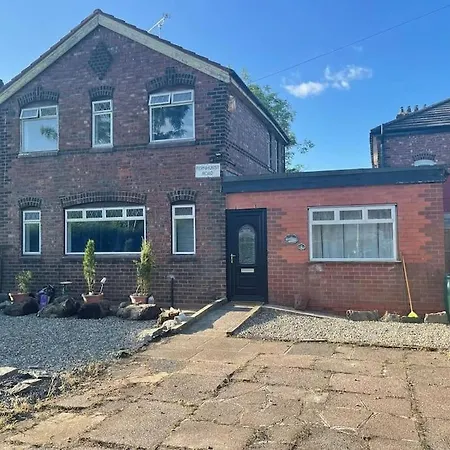 Cheerful 3 Bed Entire House, Newly Refurbished Villa Manchester Exterior photo